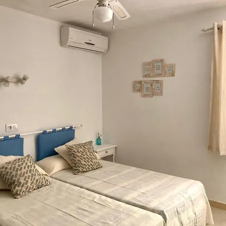 Zodiac Acuario Villa
